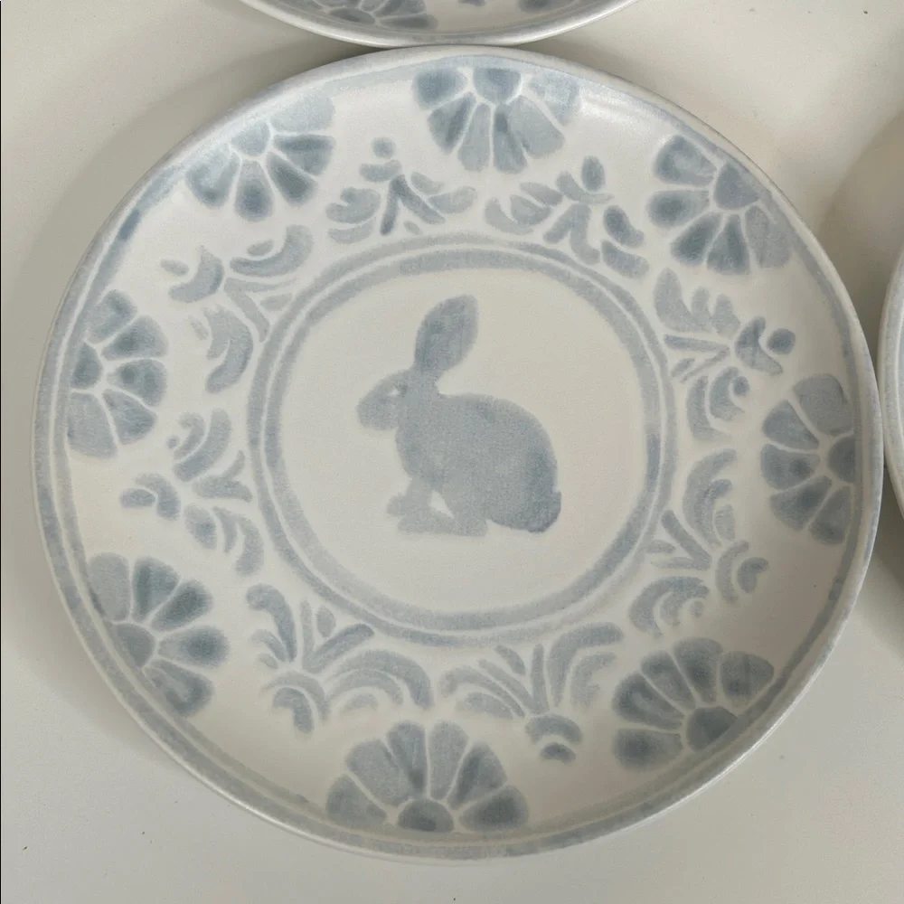 Pottery Barn Chambray Tile Bunny‎ Salad Plates 9 1/4” Set of 4 New in Box!